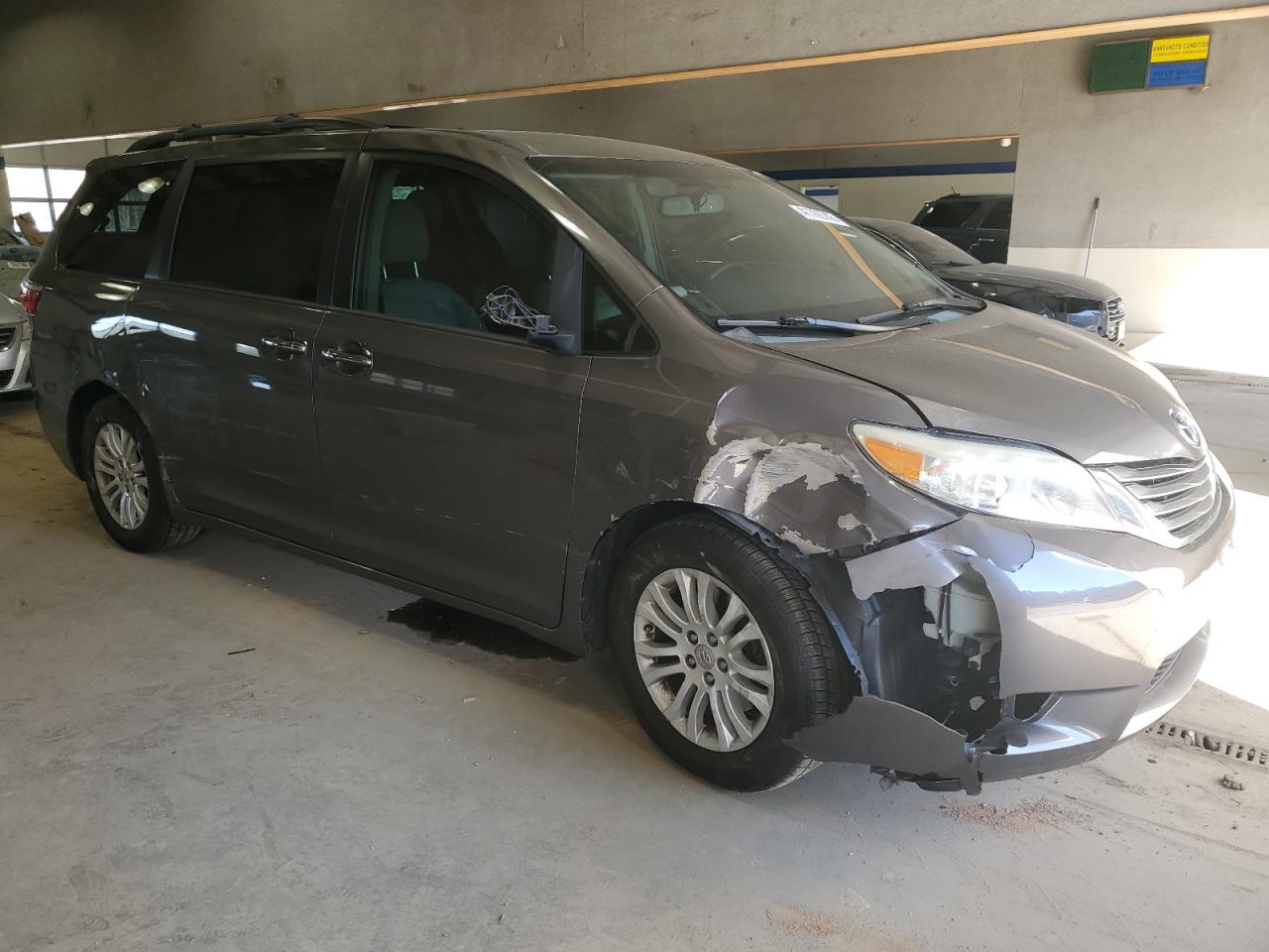 2015 Toyota Sienna VIN 5TDYK3DC5FS577227 Copart auction photo, side damage thumbnail 4