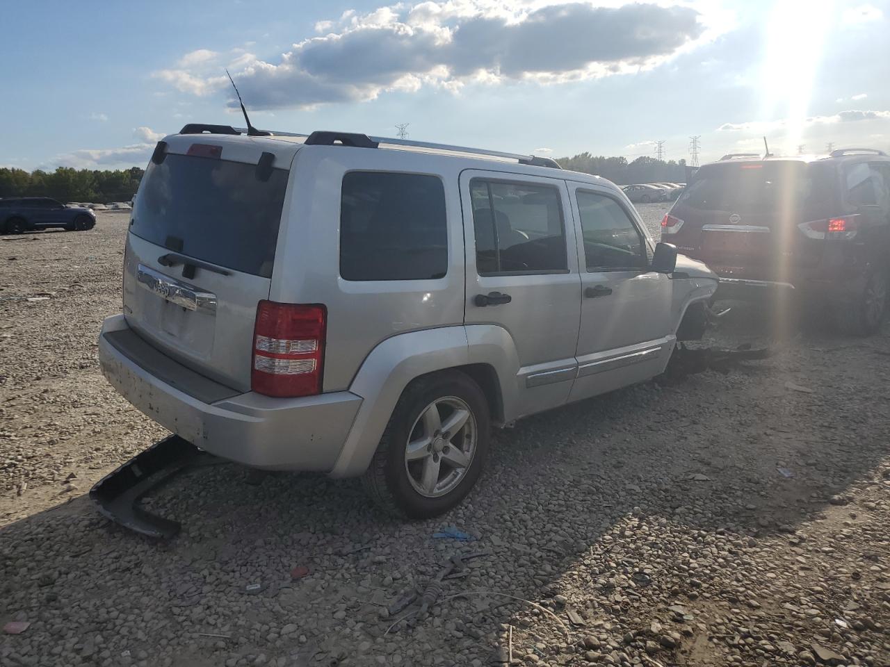 2011 Jeep Liberty (North America) VIN 1J4PP5GK3BW546221 Copart auction photo, front end damage thumbnail 3