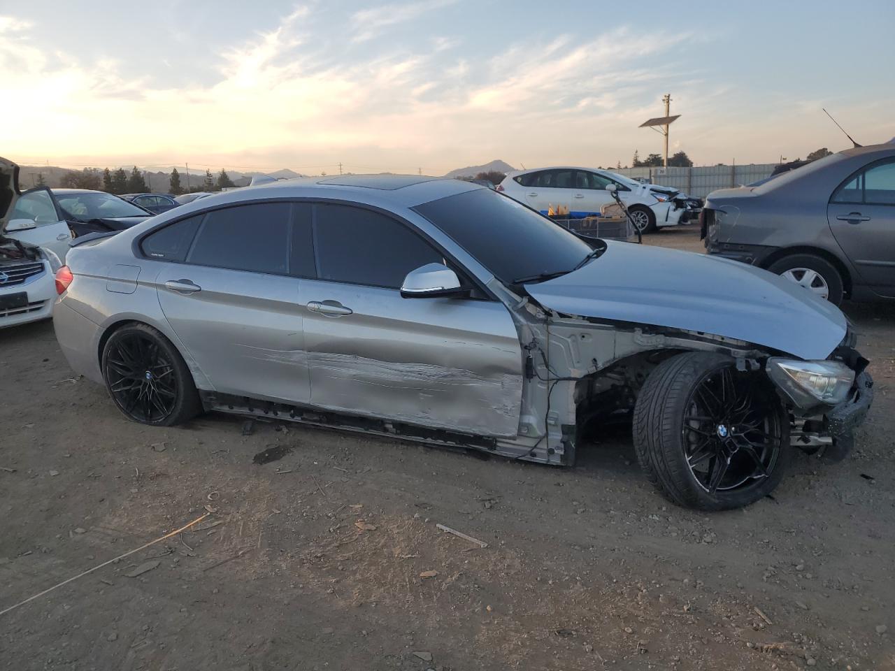 2017 BMW 4er VIN WBA4F7C34HG788828 Copart auction photo, front end / side damage thumbnail 4