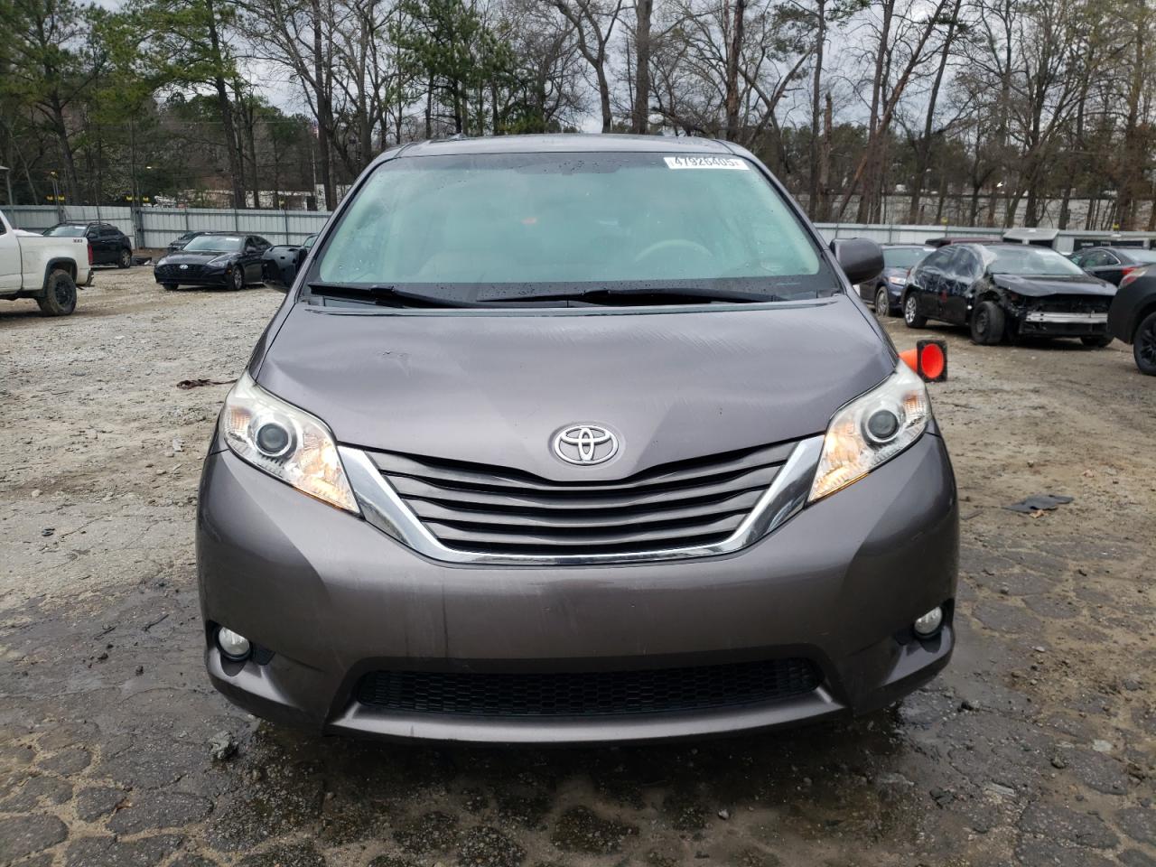 2011 Toyota Sienna VIN 5TDYK3DC0BS014872 Copart auction photo, rear end damage thumbnail 5