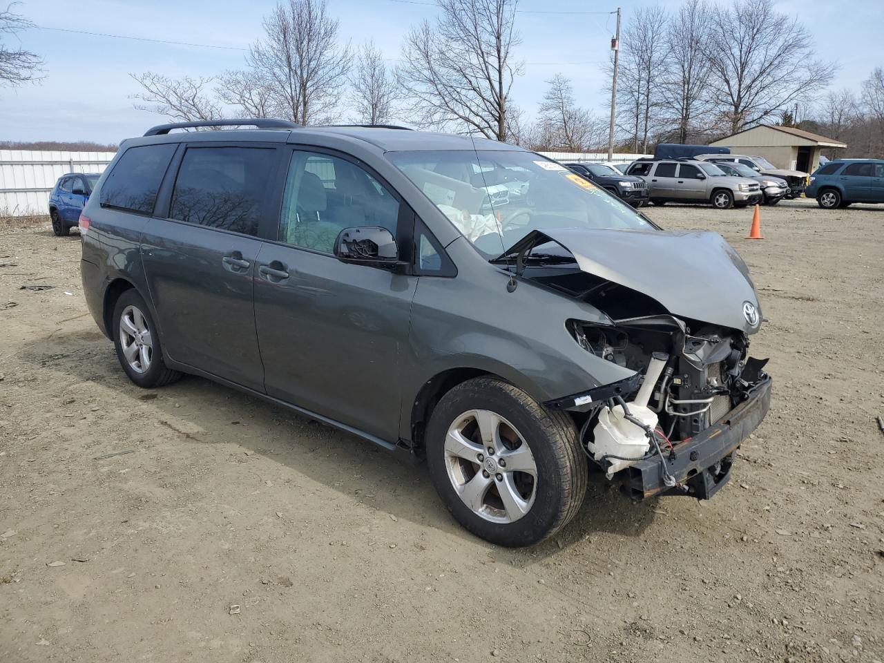 2012 Toyota Sienna VIN 5TDKK3DC4CS192257 Copart auction photo, front end / minor dent/scratches damage thumbnail 4