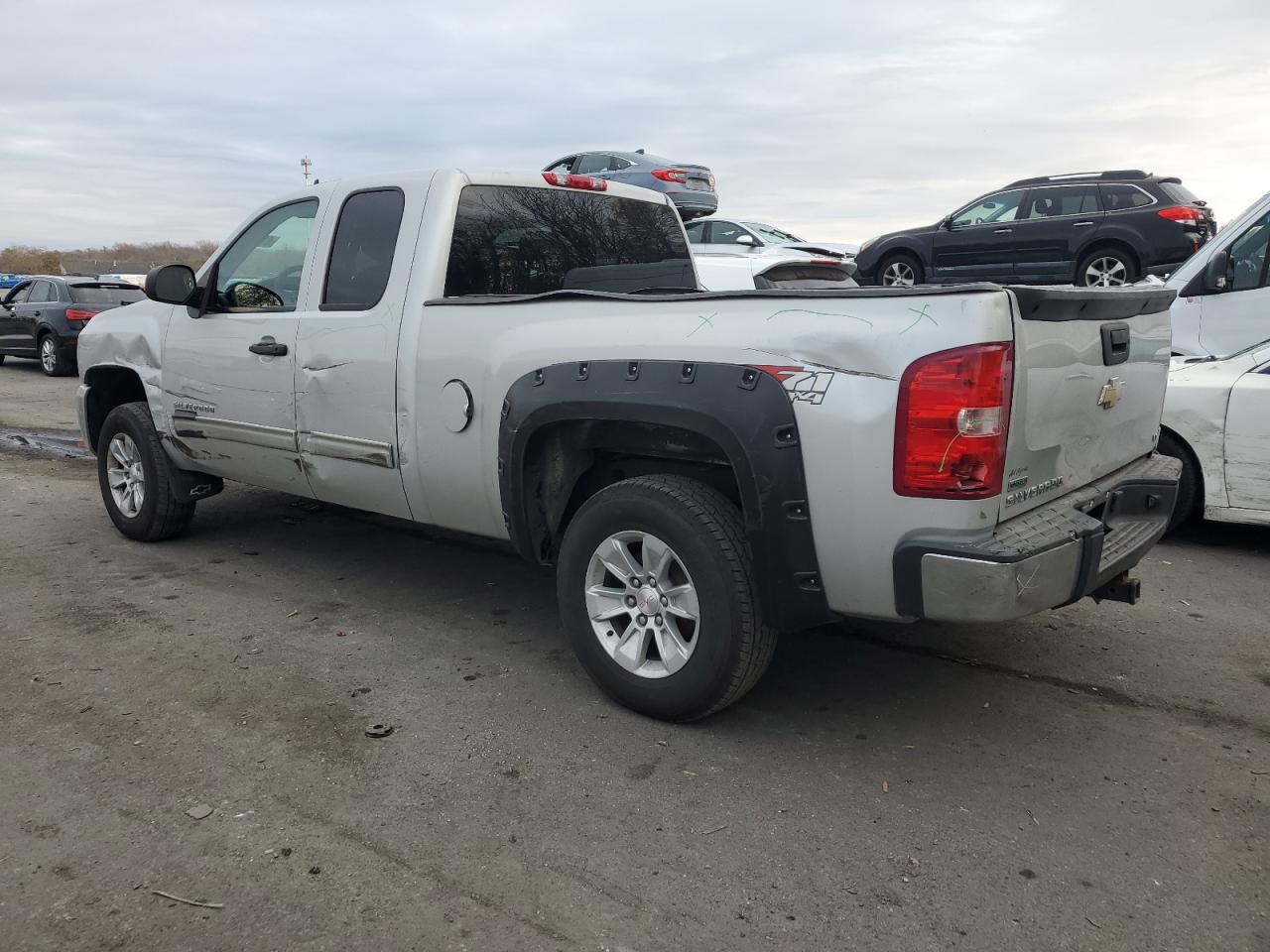 2011 Chevrolet Silverado VIN 1GCRKSE36BZ277959 Copart auction photo, side damage thumbnail 2