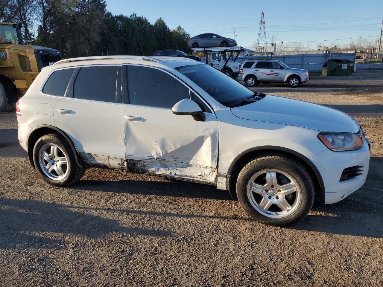 2014 Volkswagen Touareg VIN WVGEP9BP4ED004564 Copart auction photo, side damage thumbnail 4