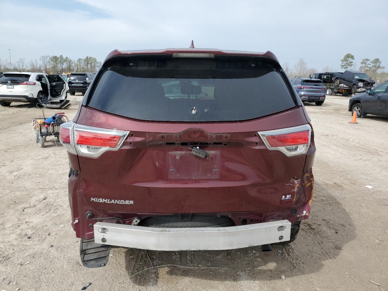 2015 Toyota Highlander VIN 5TDZKRFH1FS061771 Copart auction photo, rear end / minor dent/scratches damage thumbnail 6