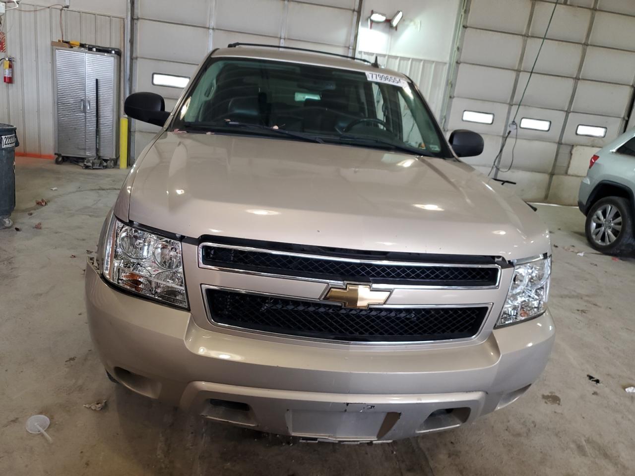 2007 Chevrolet Suburban VIN 1GNFC16077J236719 Copart auction photo, front end / normal wear damage thumbnail 5