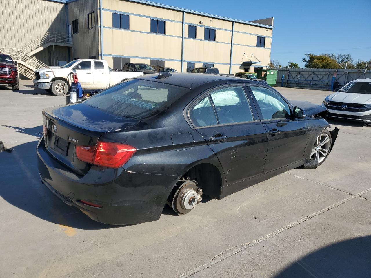 2015 BMW 3er VIN WBA3C1G52FNR50123 Copart auction photo, front end damage thumbnail 3