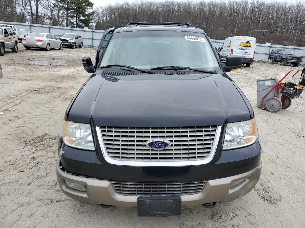 2004 Ford Expedition VIN 1FMFU18L94LB08961 Copart auction photo, side / front end damage thumbnail 5