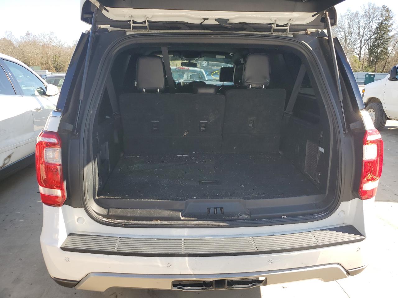 2020 Ford Expedition VIN 1FMJK1HT8LEA90942 Copart auction photo, front end / minor dent/scratches damage thumbnail 6