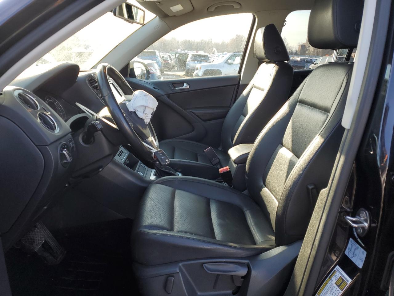 2017 Volkswagen Tiguan VIN WVGBV7AX2HK009454 Copart auction photo, front end damage thumbnail 7