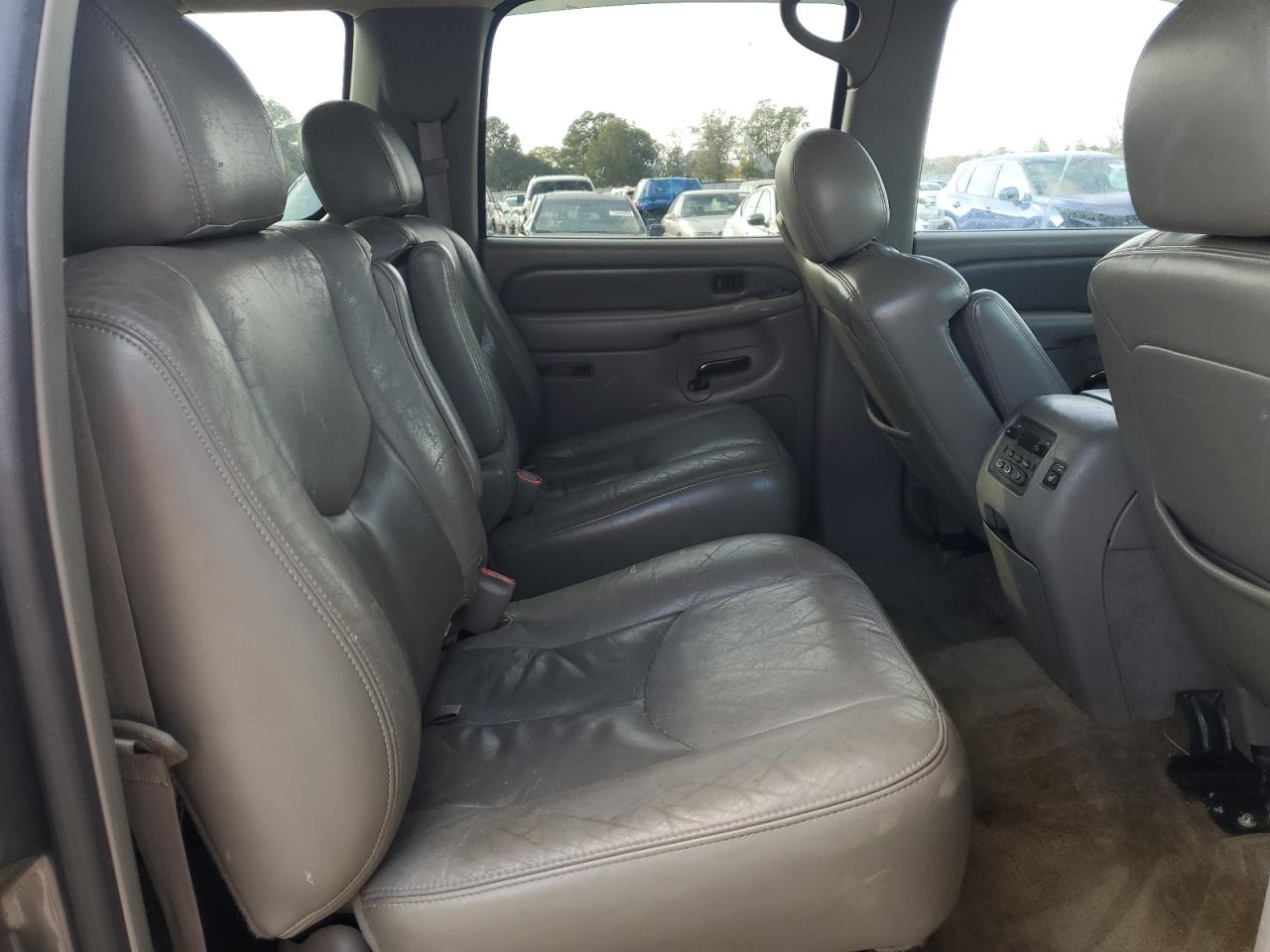 2005 GMC Yukon VIN 1GKFK66UX5J146719 Copart auction photo, front end / side damage thumbnail 10