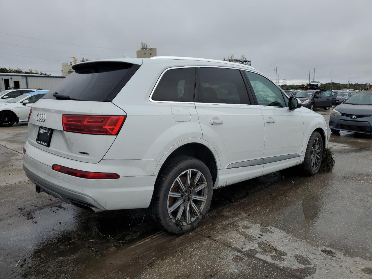 2018 Audi Q7 VIN WA1LHAF70JD016249 Copart auction photo, water/flood damage thumbnail 3