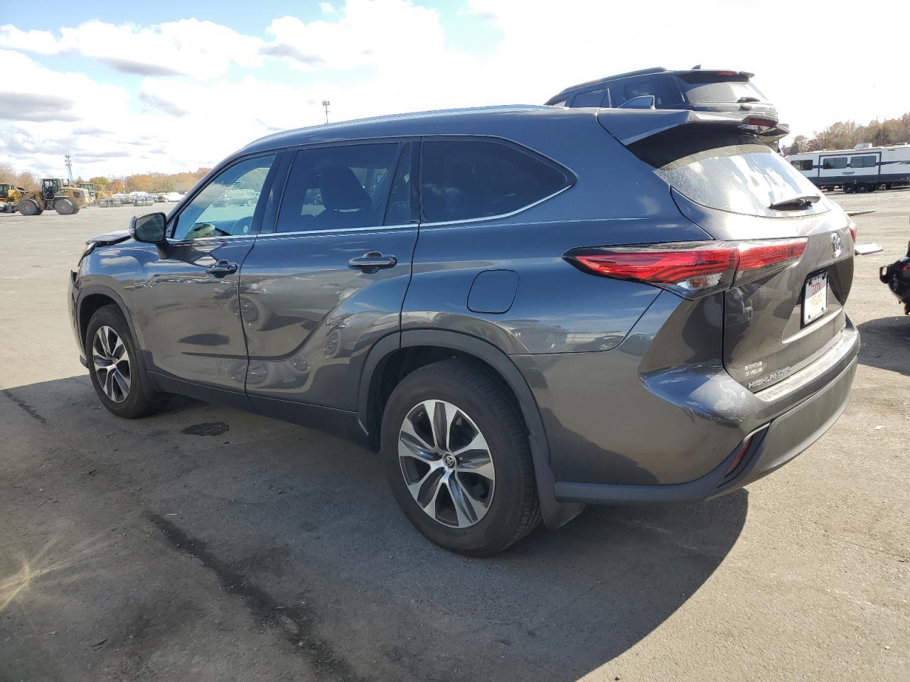 2021 Toyota Highlander VIN 5TDGZRBH9MS535259 Copart auction photo, front end damage thumbnail 2