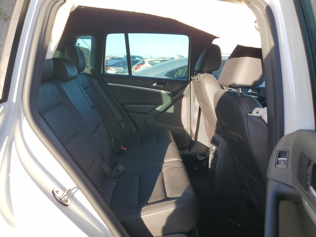 2016 Volkswagen Tiguan VIN WVGAV7AX0GW527212 Copart auction photo, side damage thumbnail 11