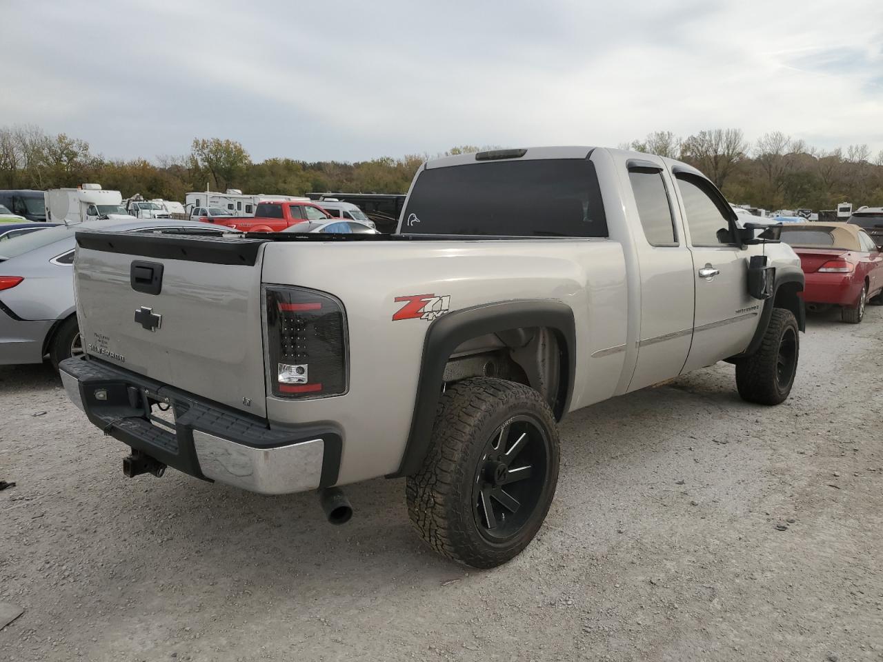 2007 Chevrolet Silverado VIN 2GCEK19J471646657 Copart auction photo, front end damage thumbnail 3