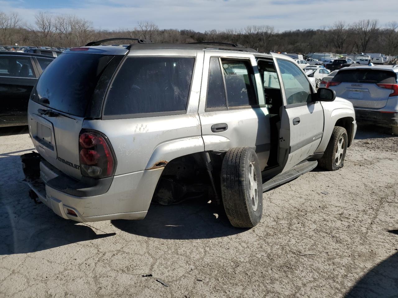 2004 Chevrolet TrailBlazer VIN 1GNDT13S842273278 Copart auction photo, side / undercarriage damage thumbnail 3