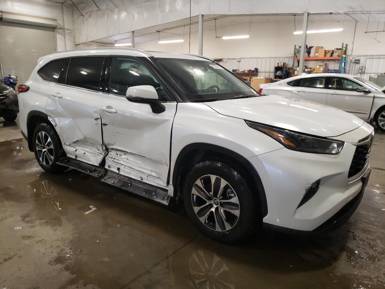 2022 Toyota Highlander VIN 5TDGZRBH4NS574617 Copart auction photo, side damage thumbnail 4