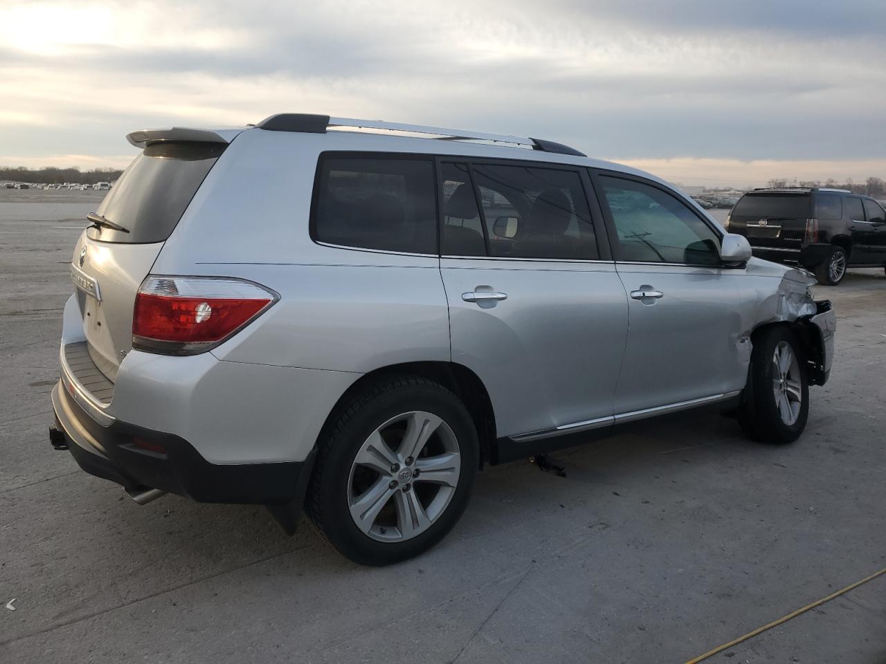 2013 Toyota Highlander VIN 5TDDK3EH8DS225443 Copart auction photo, front end damage thumbnail 3