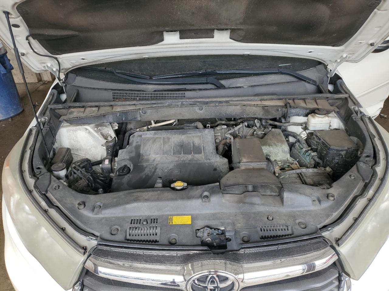 2014 Toyota Highlander VIN 5TDBKRFH4ES015383 Copart auction photo, side / minor dent/scratches damage thumbnail 12