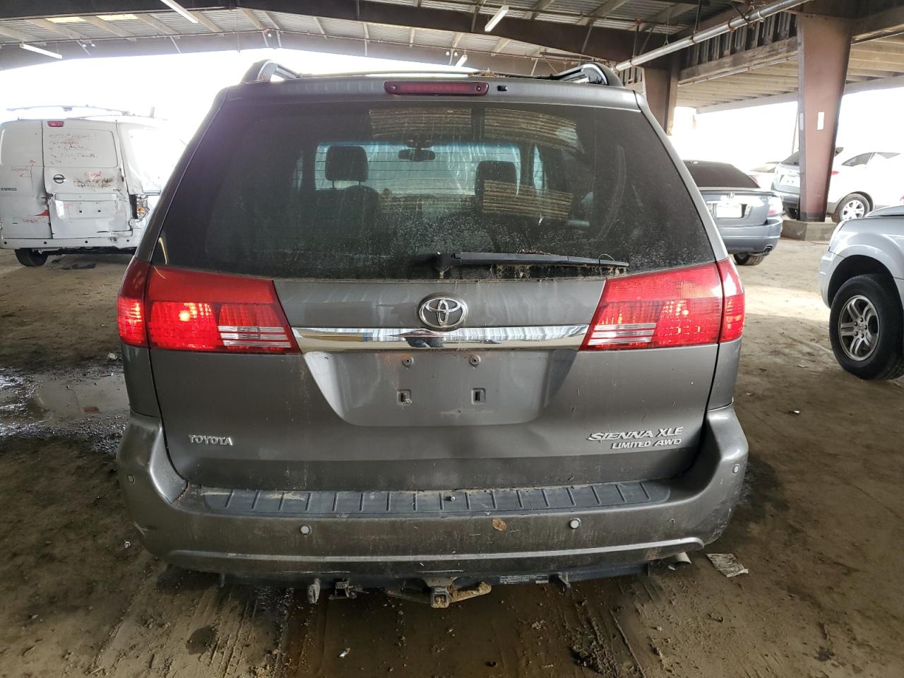 2004 Toyota Sienna VIN 5TDBA22C84S009833 Copart auction photo, biohazard/chemical damage thumbnail 6