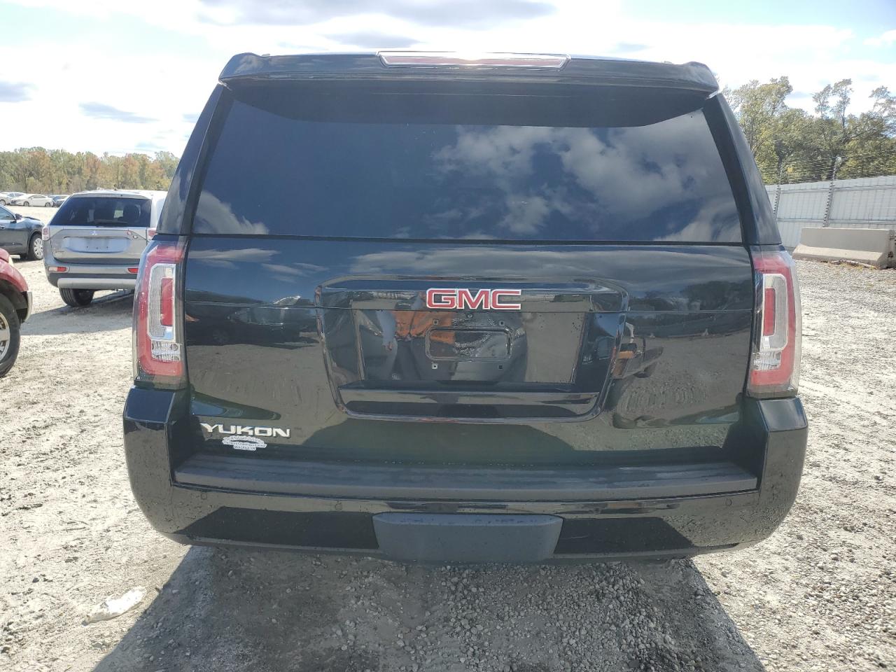 2017 GMC Yukon VIN 1GKS1BKC9HR259865 Copart auction photo, front end damage thumbnail 6