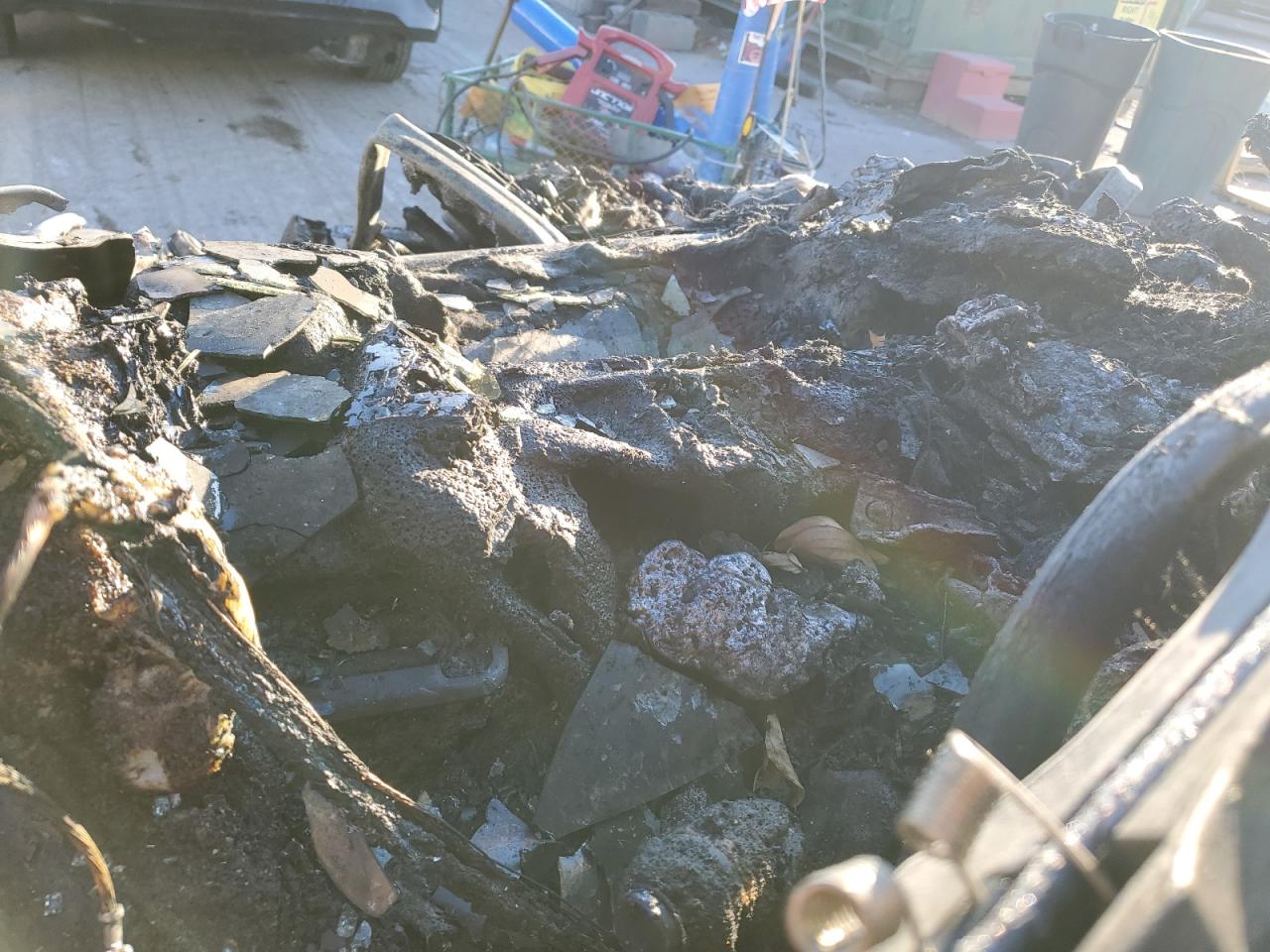 2019 Land Rover Range Rover VIN SALYL2EX1KA779877 Copart auction photo, burn damage thumbnail 9