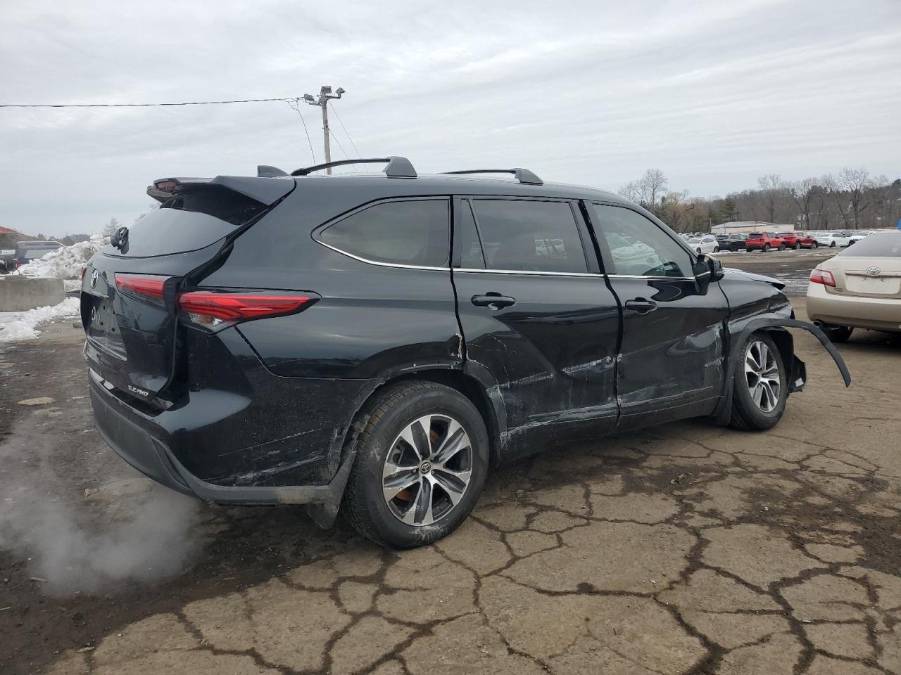 2022 Toyota Highlander VIN 5TDHZRBH3NS255746 Copart auction photo, side / front end damage thumbnail 3