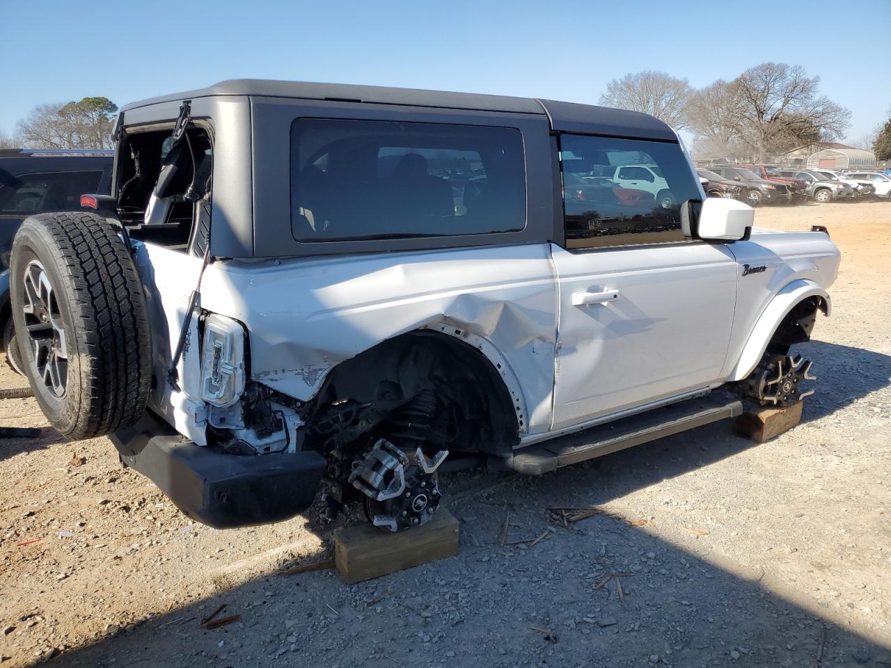 2022 Ford Bronco VIN 1FMDE5AHXNLB15534 Copart auction photo, all over damage thumbnail 3