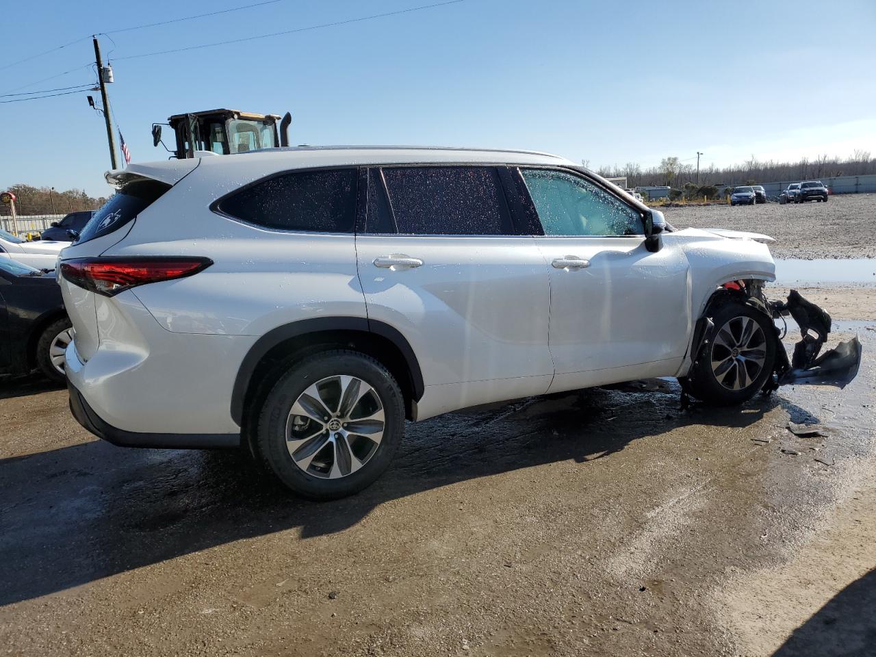 2022 Toyota Highlander VIN 5TDGZRAH7NS125174 Copart auction photo, front end damage thumbnail 3