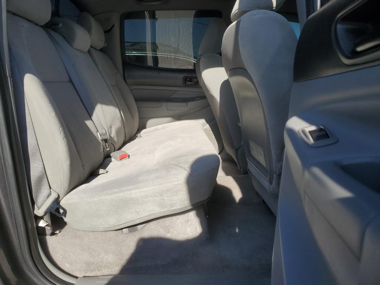2011 Toyota Tacoma VIN 3TMLU4EN3BM059072 Copart auction photo, rear end damage thumbnail 10