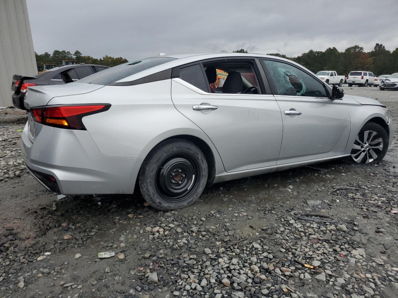 2020 Nissan Altima VIN 1N4BL4BV9LC135924 Copart auction photo, vandalism damage thumbnail 3