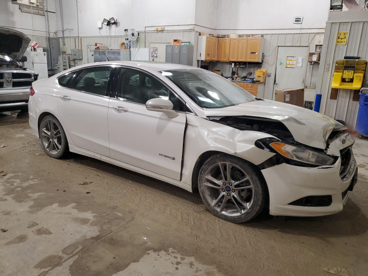 2016 Ford Fusion VIN 3FA6P0RU8GR290581 Copart auction photo, front end / side damage thumbnail 4