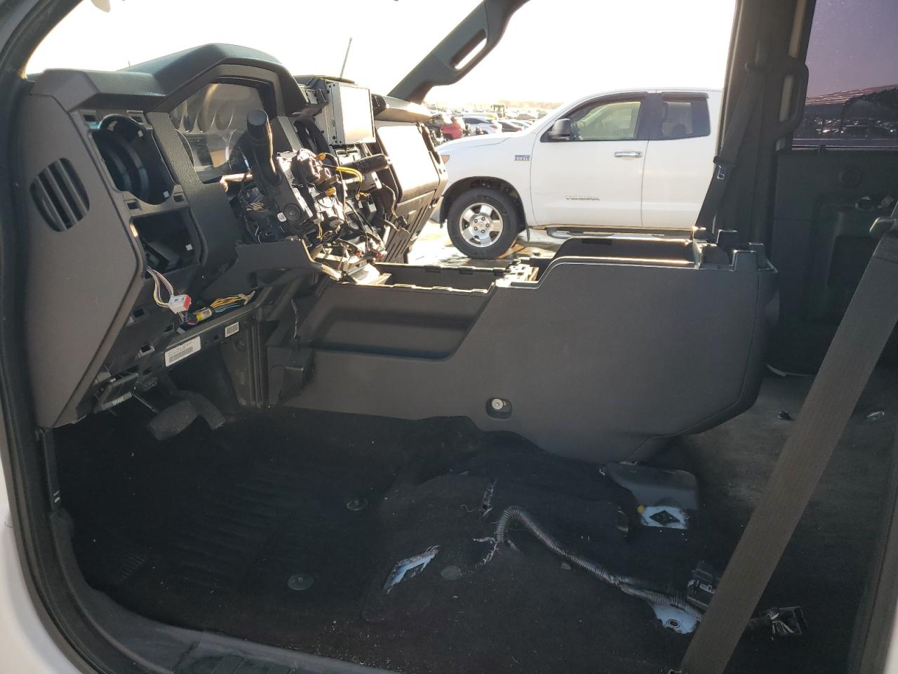 2015 Ford F250 VIN 1FT7W2BTXFEB68949 Copart auction photo, stripped damage thumbnail 7