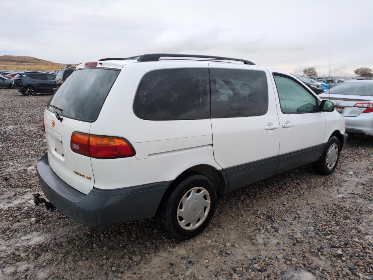 1998 Toyota Sienna VIN 4T3ZF13C7WU012779 Copart auction photo, front end damage thumbnail 3