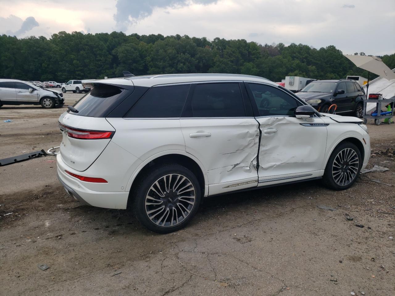 2020 Lincoln Corsair VIN 5LMCJ2DH6LUL02162 Copart auction photo, front end / side damage thumbnail 3