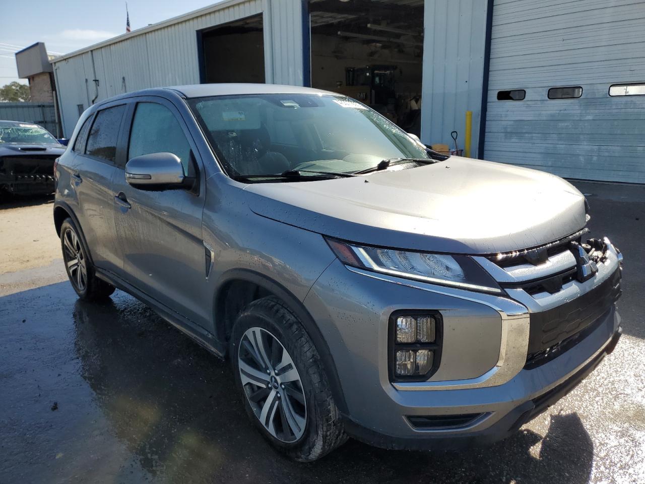 2021 Mitsubishi Outlander VIN JA4ARUAU6MU025562 Copart auction photo, front end / side damage thumbnail 4