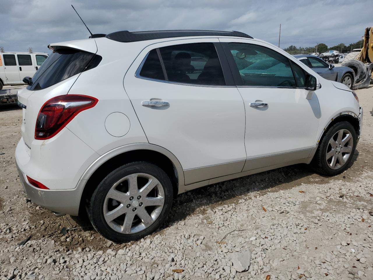 2020 Buick Encore VIN KL4CJCSB2LB047608 Copart auction photo, front end / minor dent/scratches damage thumbnail 3