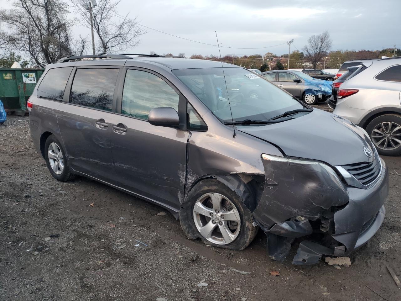 2013 Toyota Sienna VIN 5TDKK3DC8DS345675 Copart auction photo, front end / minor dent/scratches damage thumbnail 4