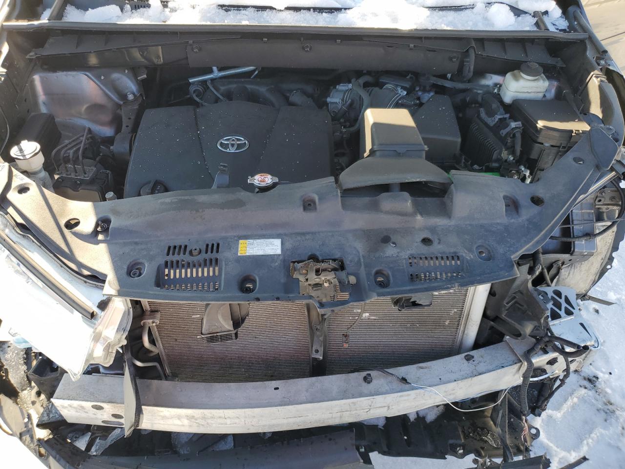 2019 Toyota Highlander VIN 5TDJZRFH3KS622863 Copart auction photo, front end damage thumbnail 14