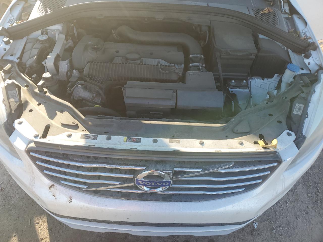 2016 Volvo XC60 VIN YV4612RK1G2783686 Copart auction photo, rear end / minor dent/scratches damage thumbnail 12