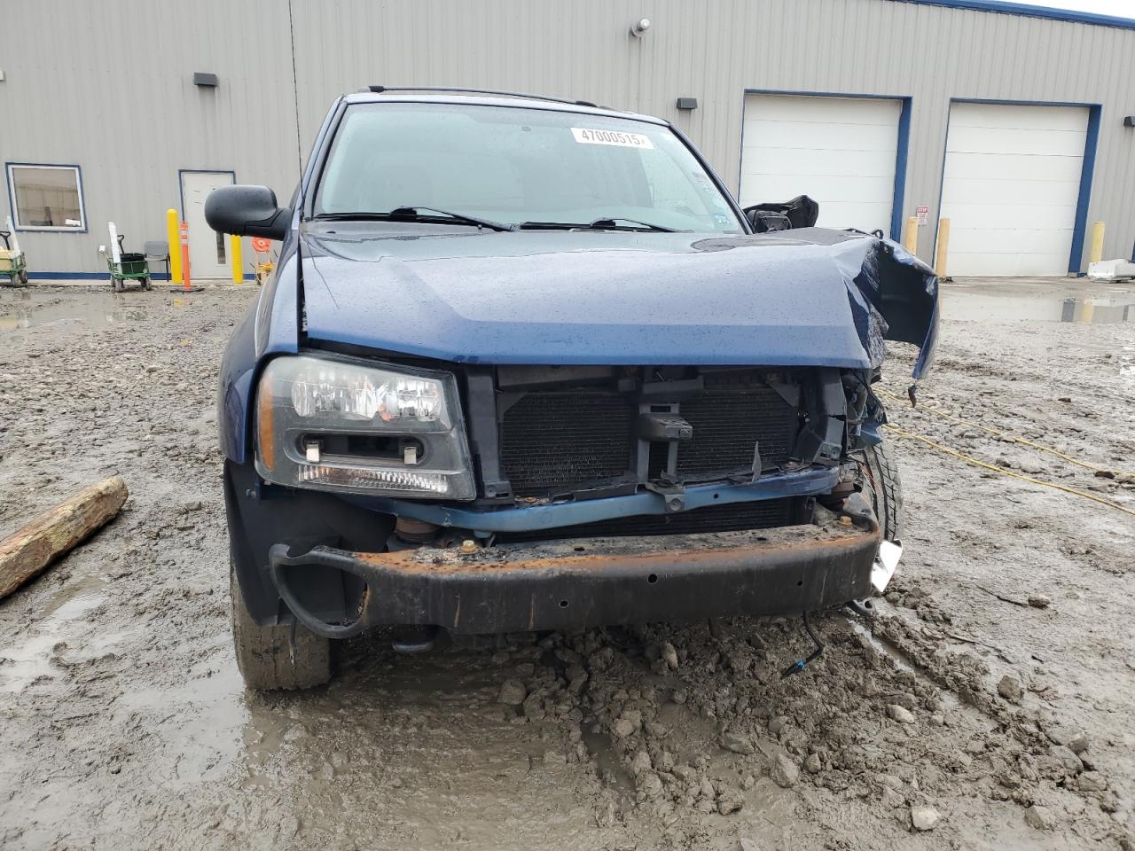 2004 Chevrolet TrailBlazer VIN 1GNDT13S542344145 Copart auction photo, front end / side damage thumbnail 5