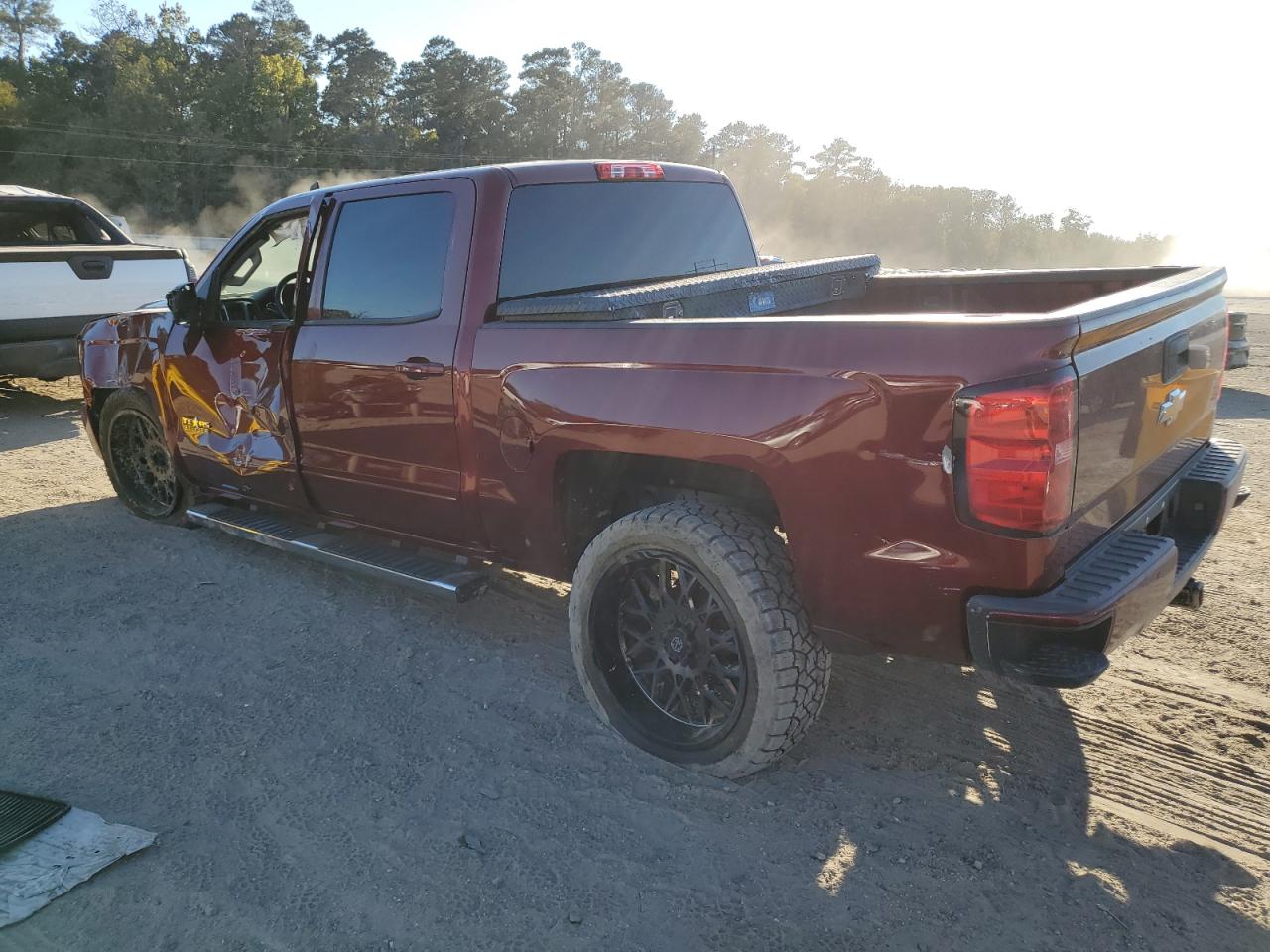 2017 Chevrolet Silverado VIN 3GCUKRECXHG340931 Copart auction photo, side / front end damage thumbnail 2