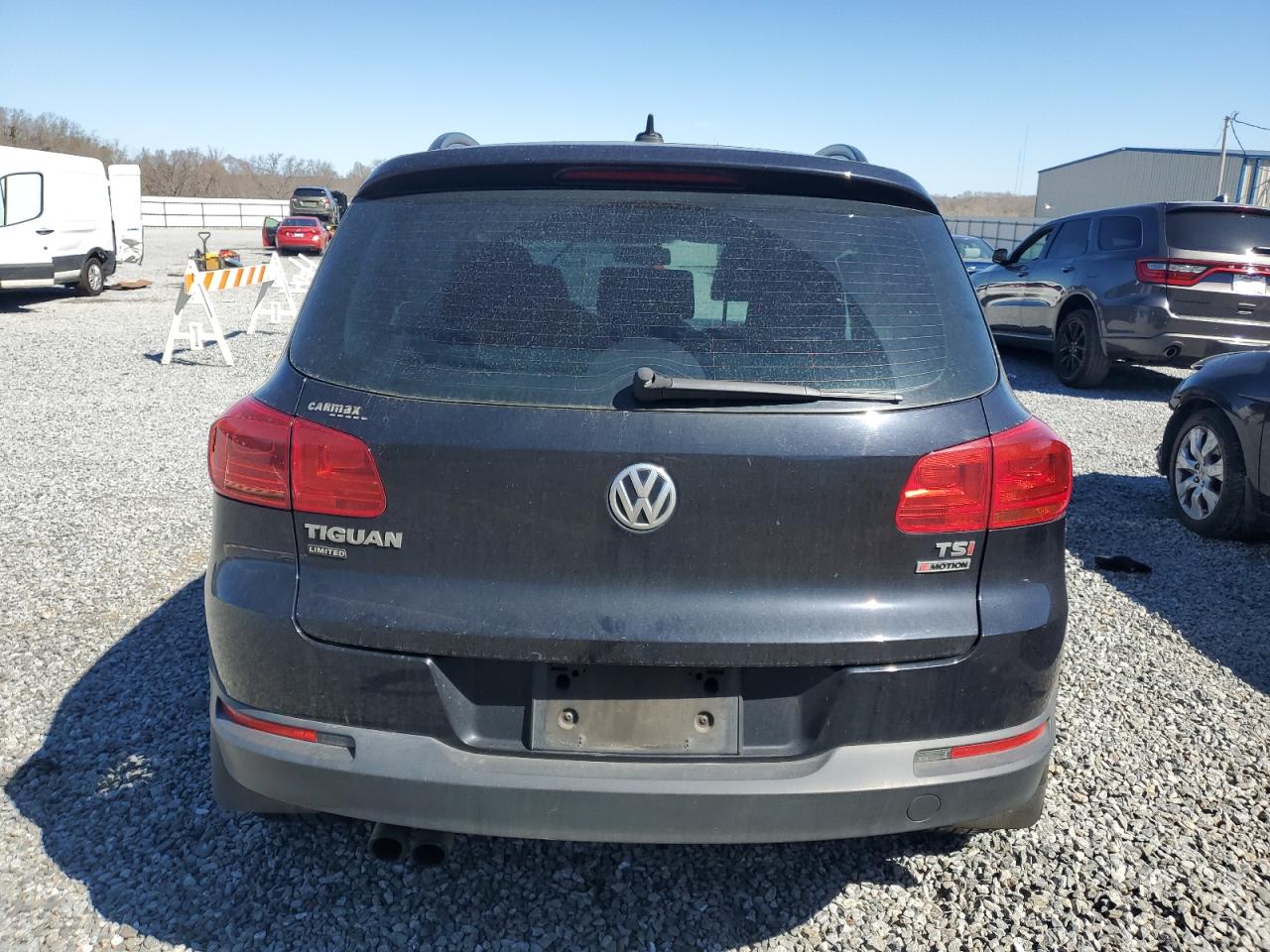 2017 Volkswagen Tiguan VIN WVGBV7AX1HK045104 Copart auction photo, front end / minor dent/scratches damage thumbnail 6