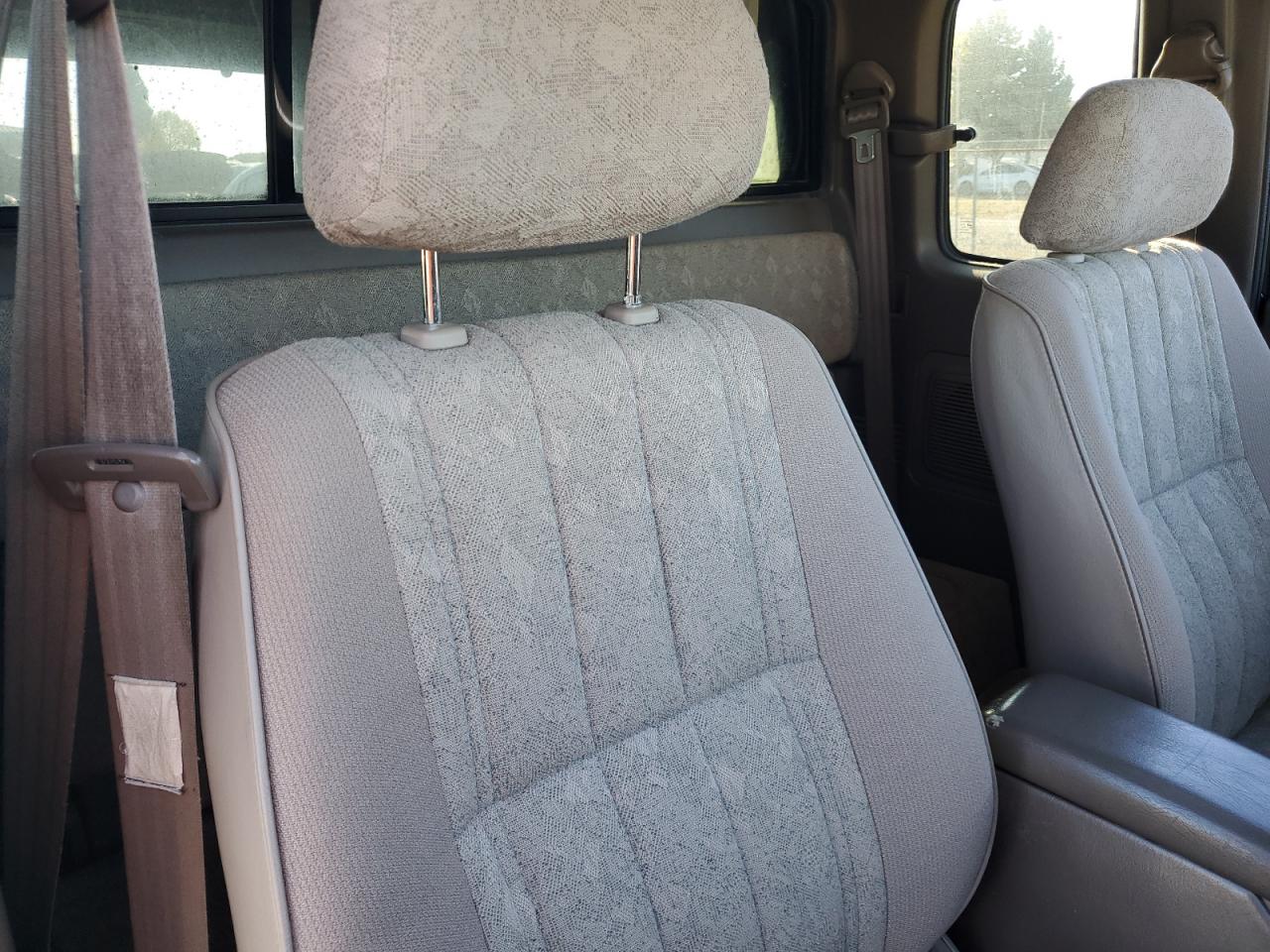 2000 Toyota Tacoma VIN 5TEWN72NXYZ688937 Copart auction photo, front end damage thumbnail 10