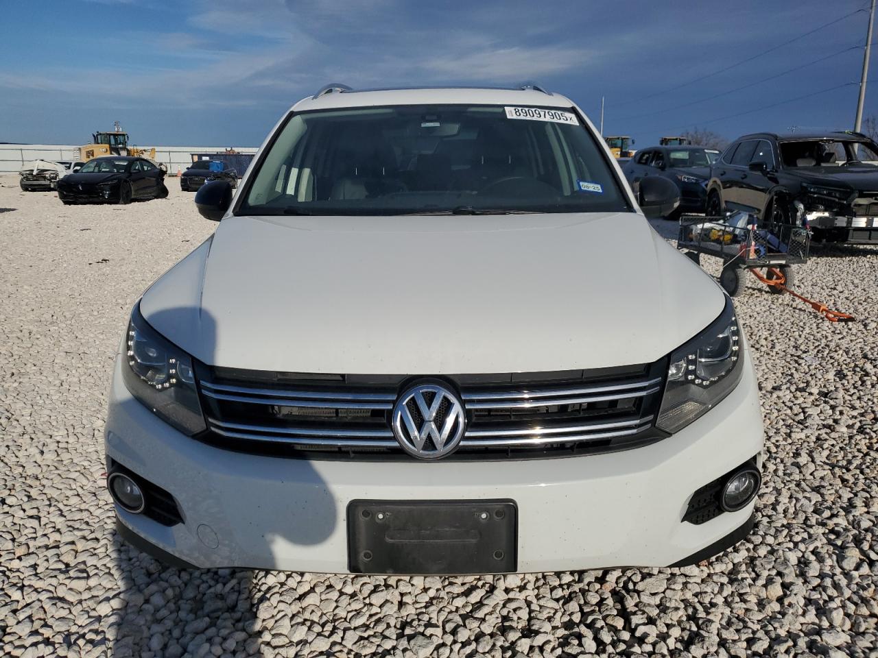 2017 Volkswagen Tiguan VIN WVGUV7AX9HK021352 Copart auction photo, rear end / minor dent/scratches damage thumbnail 5