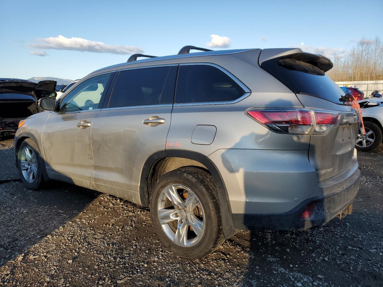 2015 Toyota Highlander VIN 5TDDKRFH0FS104376 Copart auction photo, front end damage thumbnail 2
