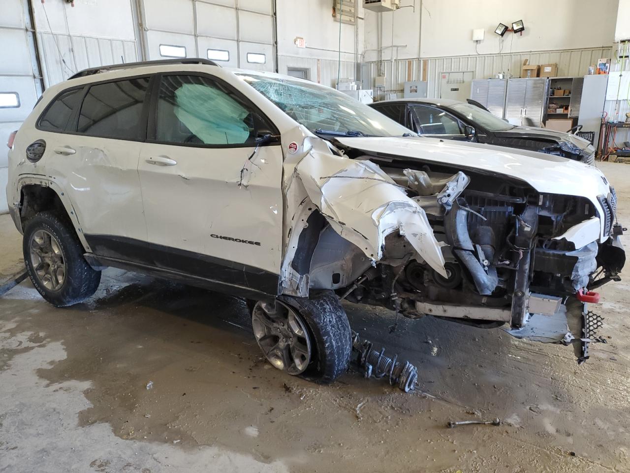 2019 Jeep Cherokee VIN 1C4PJMBX3KD141251 Copart auction photo, front end / side damage thumbnail 4