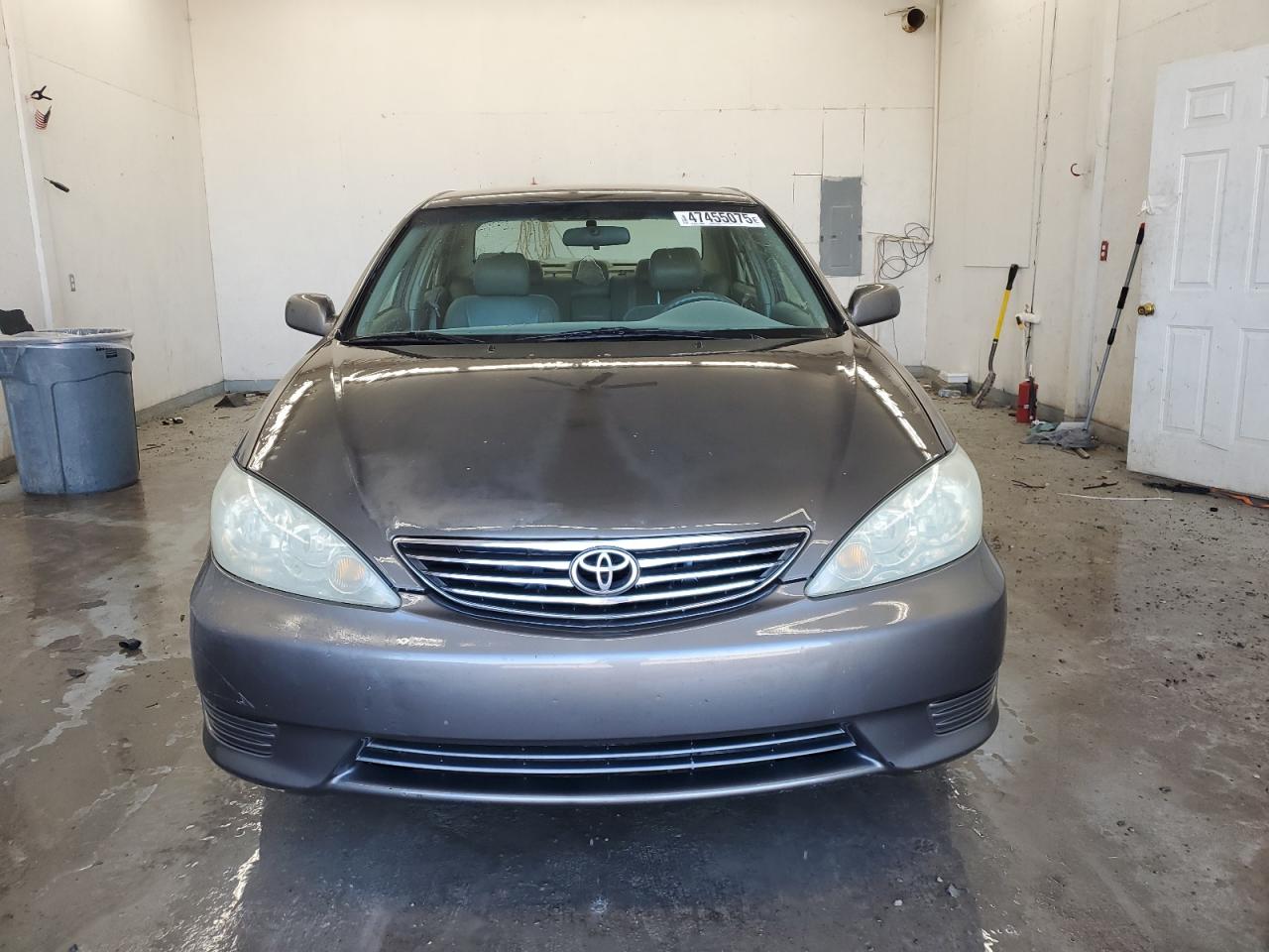 2005 Toyota Camry VIN 4T1BE30K95U991188 Copart auction photo, rear end / minor dent/scratches damage thumbnail 5