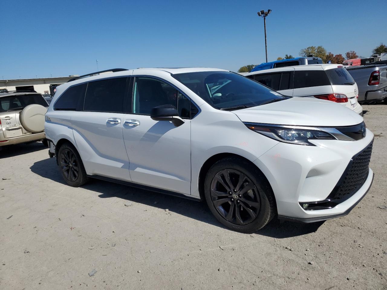 2022 Toyota Sienna VIN 5TDDRKEC7NS111588 Copart auction photo, rear end / minor dent/scratches damage thumbnail 4