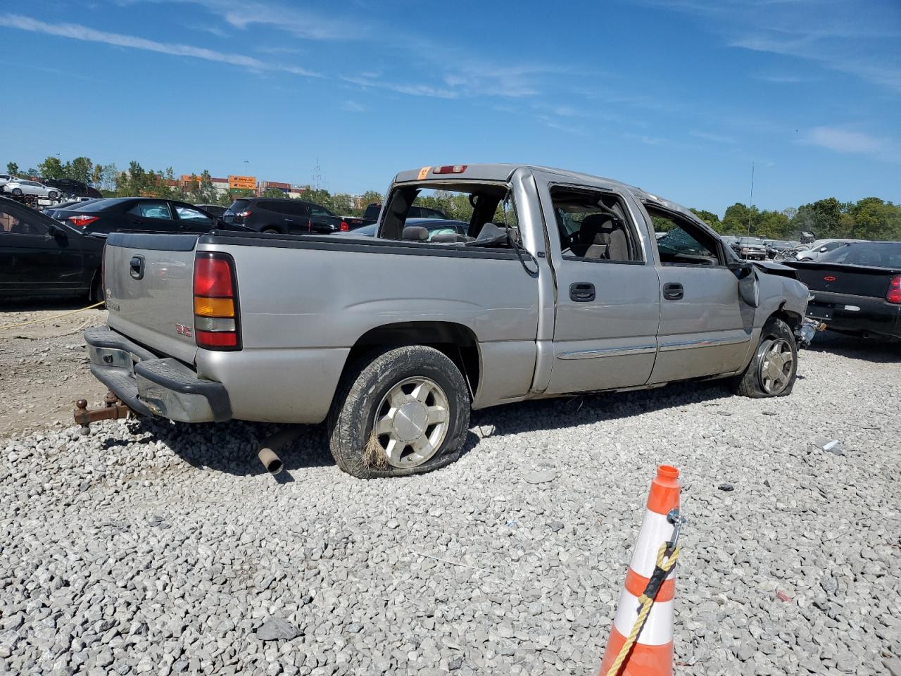 2006 GMC Sierra VIN 2GTEC13T861221805 Copart auction photo, all over damage thumbnail 3