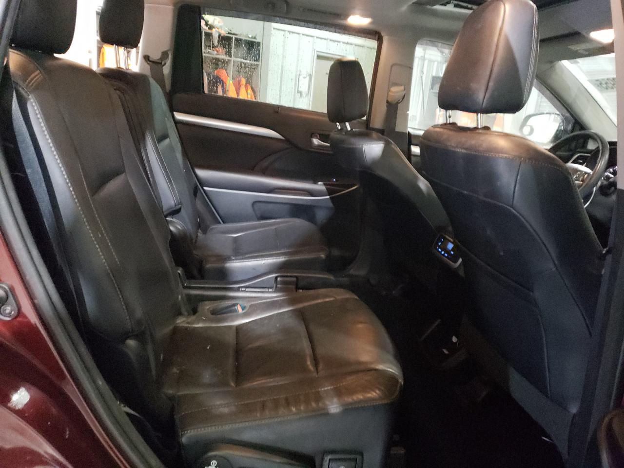 2016 Toyota Highlander VIN 5TDJKRFH3GS297031 Copart auction photo, rear end damage thumbnail 11